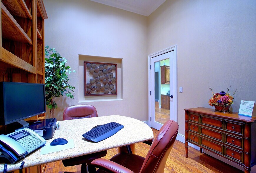 More Photos Of 5005 Heritage Ave, Colleyville Medical For Lease