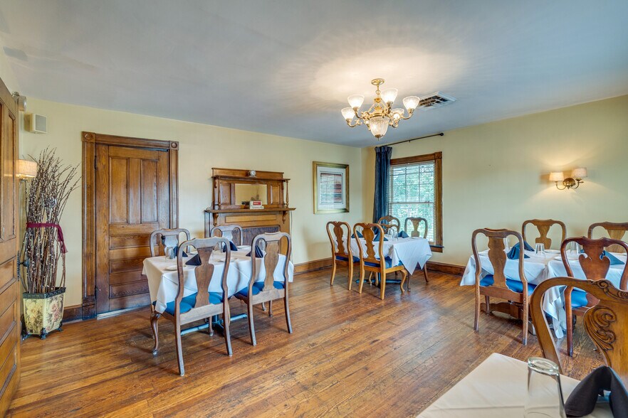 More Photos Of 412 6th St, Bristol Restaurant For Sale