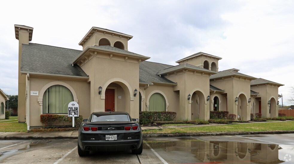 More Photos Of 13644 Breton Ridge St, Houston Medical For Sale