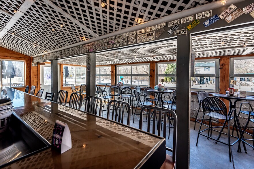 More Photos Of 5527 Oregonia Rd, Oregonia Restaurant For Sale