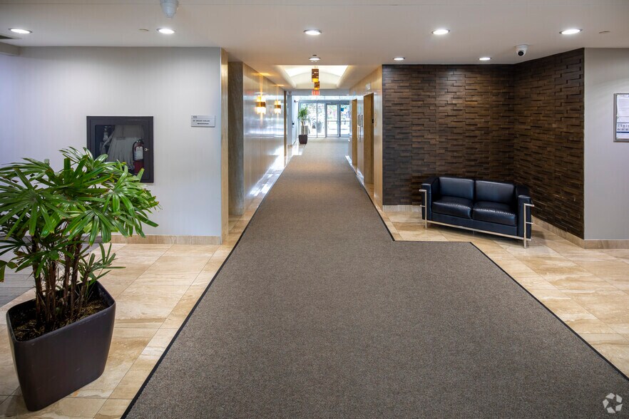 More Photos Of 700 Dorval Dr, Oakville Unknown For Lease