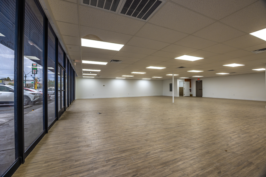 More Photos Of 1600-1616 S Las Vegas Blvd, Las Vegas General Retail For Lease