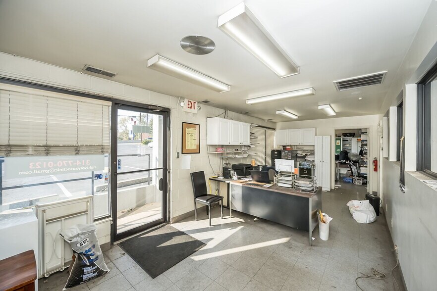 More Photos Of 3444 N Lindbergh Blvd, Saint Ann General Retail For Sale