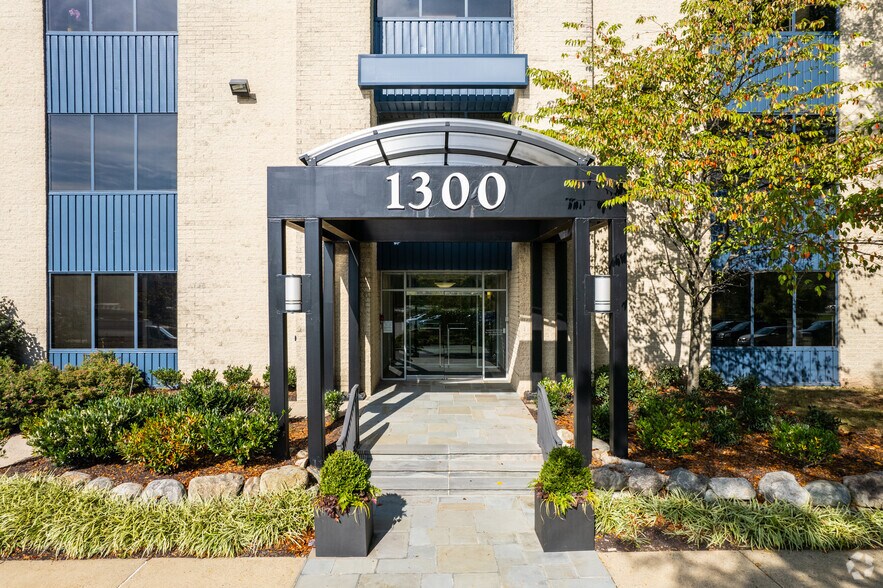 More Photos Of 1300 Virginia Dr, Fort Washington Office For Lease