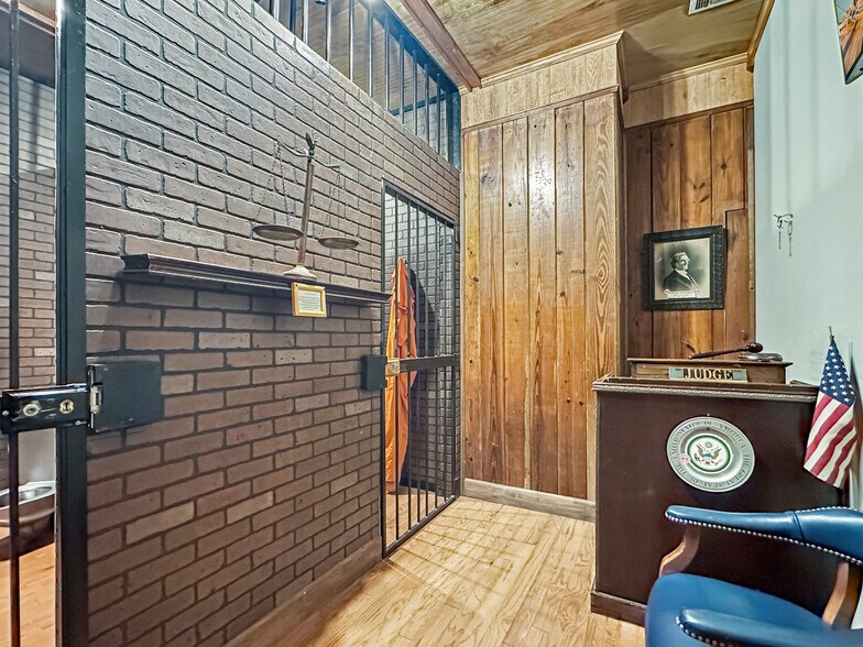 More Photos Of 1505 S Hwy 95A, Cantonment Freestanding For Sale