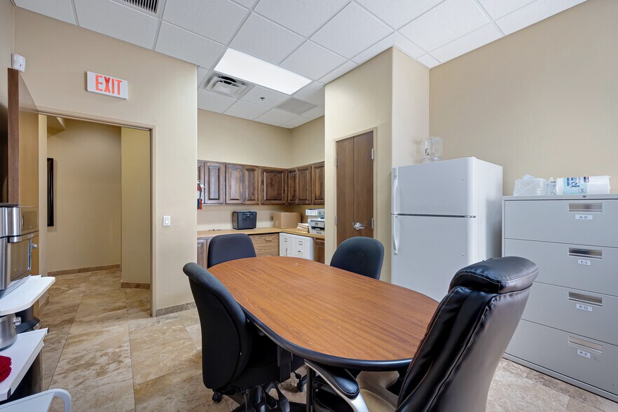 More Photos Of 7336 E Deer Valley Rd, Scottsdale Office For Sale