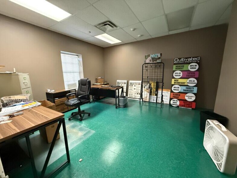 More Photos Of 794 E Main St, Tupelo Showroom For Sale