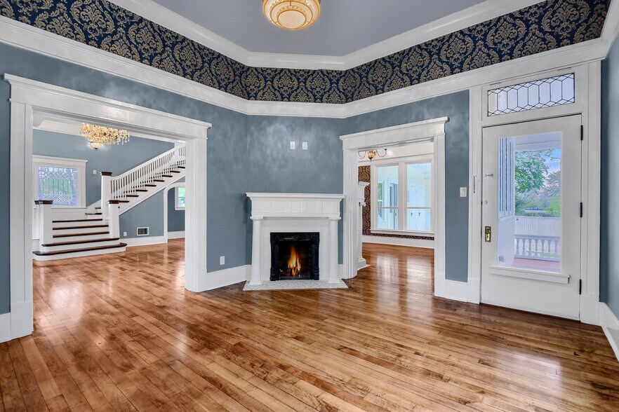 More Photos Of 511 S Travis St, Sherman Office For Sale