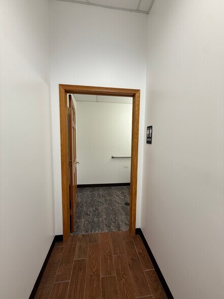 More Photos Of 4131-4133 N Perryville Rd, Loves Park Storefront Retail Office For Lease