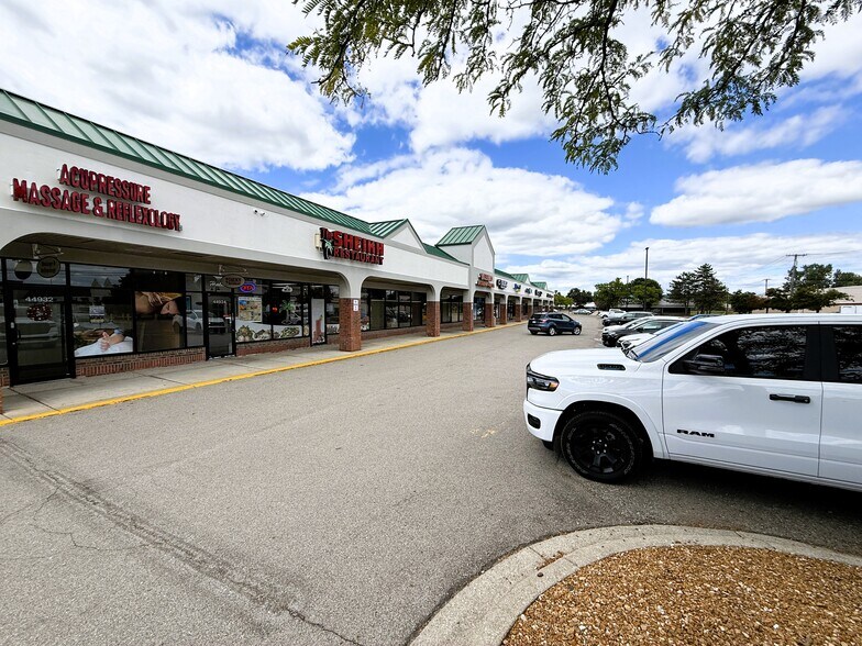 More Photos Of 44908-44954 Ford Rd, Canton Freestanding For Lease