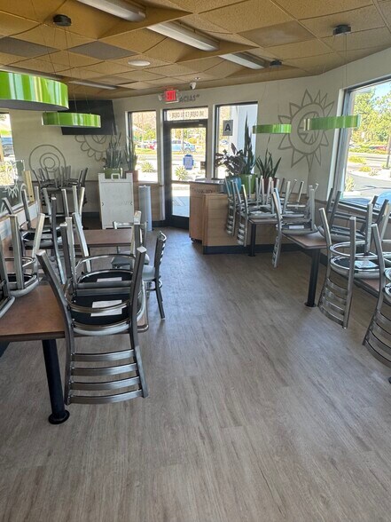 More Photos Of 6247 Day St, Riverside Fast Food For Lease