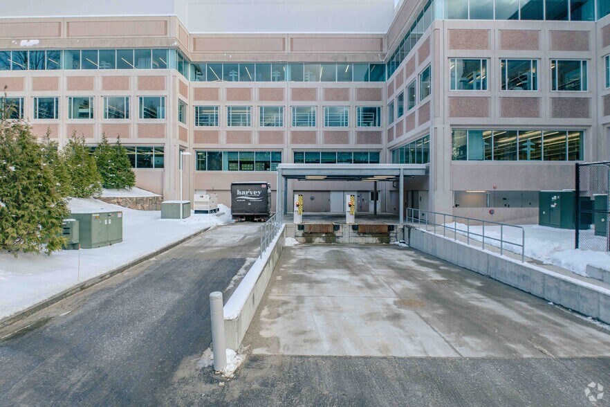 More Photos Of 880 Winter St, Waltham Office For Lease
