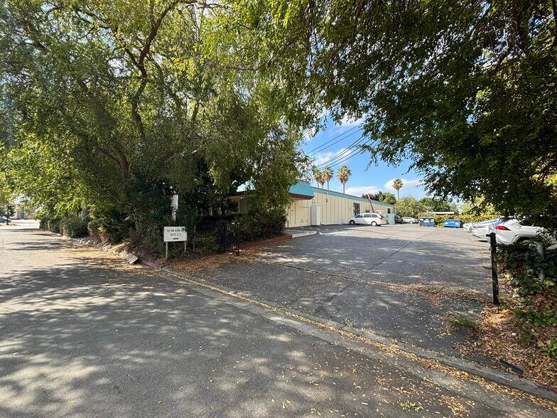 More Photos Of 625-725 San Aleso Ave, Sunnyvale Light Distribution For Lease