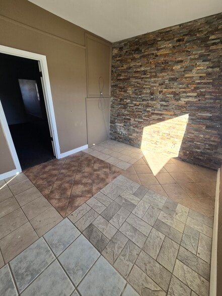 More Photos Of 407 SW Mo-7 Hwy, Blue Springs Freestanding For Sale