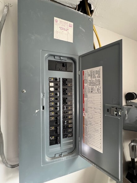 More Photos Of 1421 Nottingham Way, Trenton Office For Sale