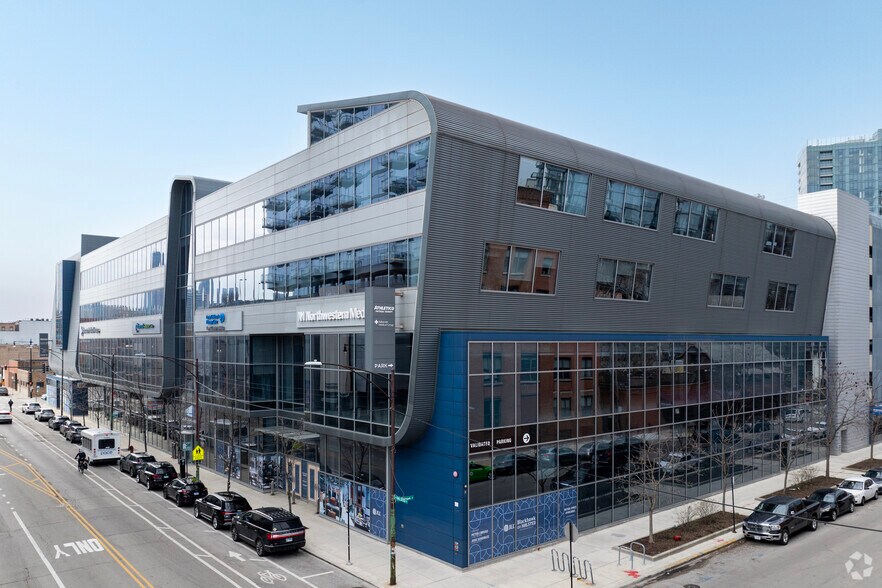 Primary Photo Of 1460-1466 N Halsted St, Chicago Medical For Lease