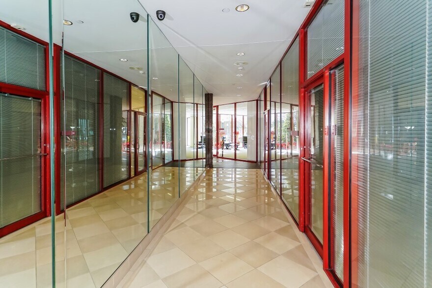 More Photos Of 2033 Main St, Sarasota Office For Lease