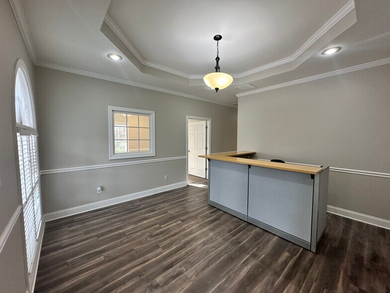 More Photos Of 106 Pilgrim Village Dr, Cumming Office For Sale