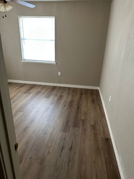 More Photos Of 4024 Main St, Durant Storefront Retail Office For Lease