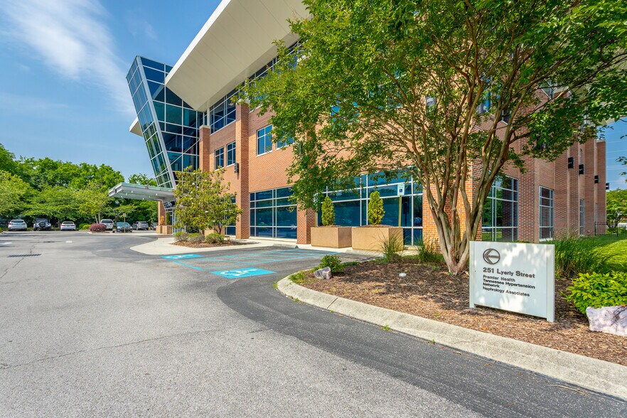 More Photos Of 251 N Lyerly St, Chattanooga Medical For Lease