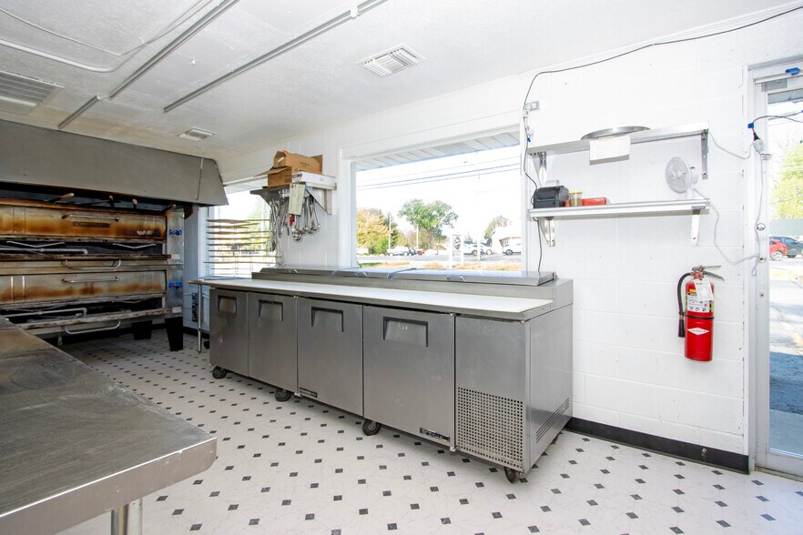 More Photos Of 1315 Cleveland Ave, Ashland General Retail For Sale