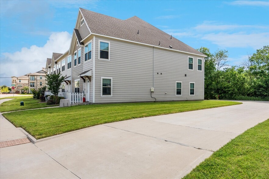 More Photos Of 101 Springtree St, Denton Apartments For Sale