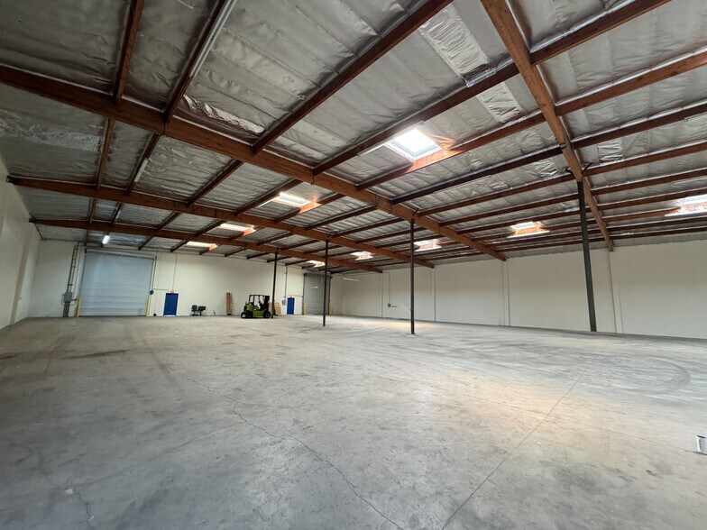 More Photos Of 440 E Walnut Ave, Fullerton Warehouse For Lease