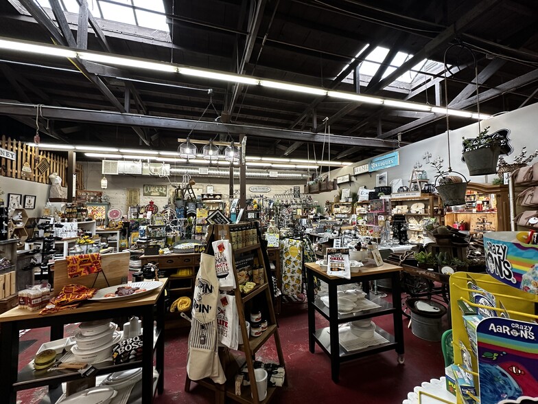 More Photos Of 1020 N Main St, Cottonwood General Retail For Sale