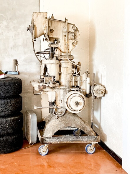 More Photos Of 1305 S 1st St, Abilene General Retail For Sale