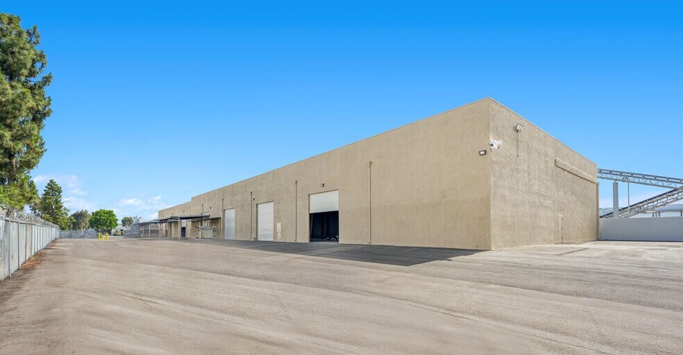 More Photos Of 7455-7465 Carroll Rd, San Diego Manufacturing For Lease