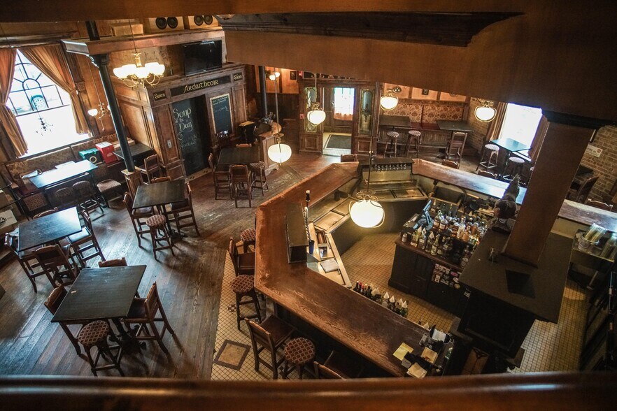 More Photos Of 105 S Cook St, Barrington Restaurant For Sale