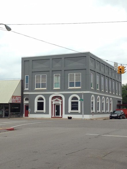 More Photos Of 200 W Main St, Marietta Storefront Retail Residential For Sale