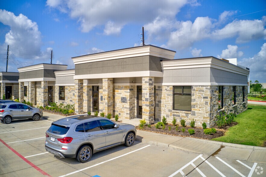 More Photos Of 830 Julie Rivers Dr, Sugar Land Unknown For Lease