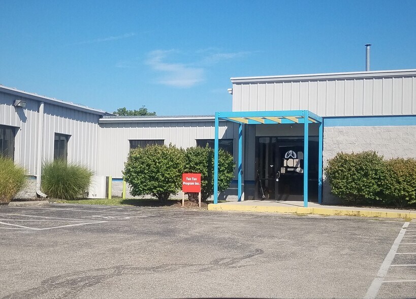 More Photos Of 1650 Russell St, Covington Office For Lease