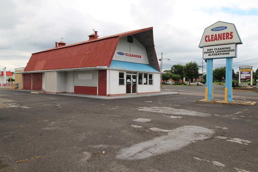 More Photos Of 905 W Trenton Ave, Morrisville Freestanding For Lease