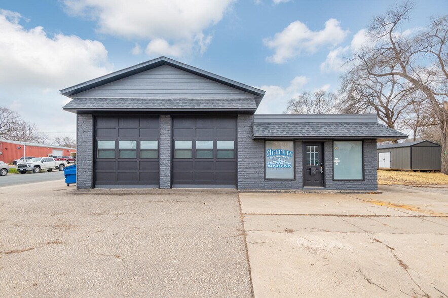 More Photos Of 936 1st Ave E, Shakopee Auto Repair For Sale