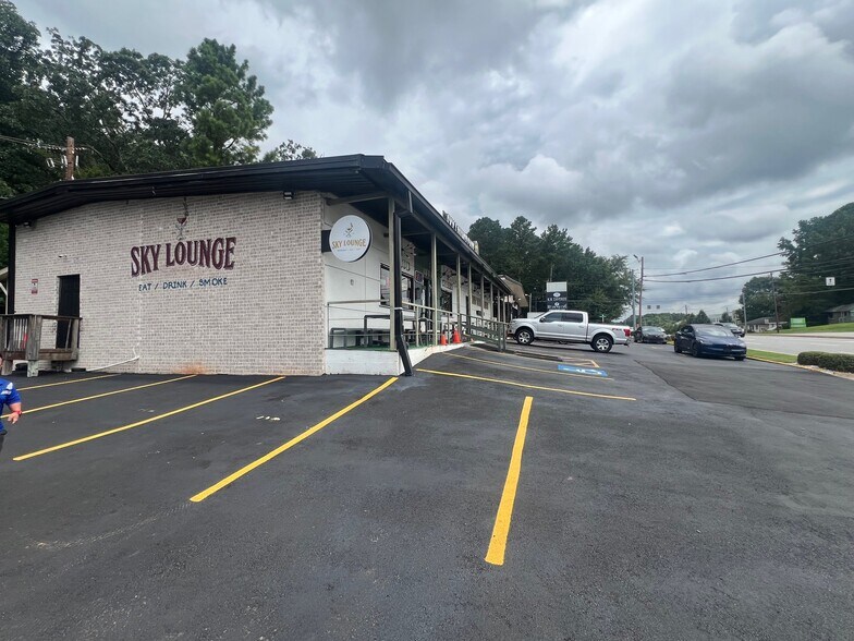 More Photos Of 1850 Lawrenceville Hwy, Decatur Freestanding For Sale