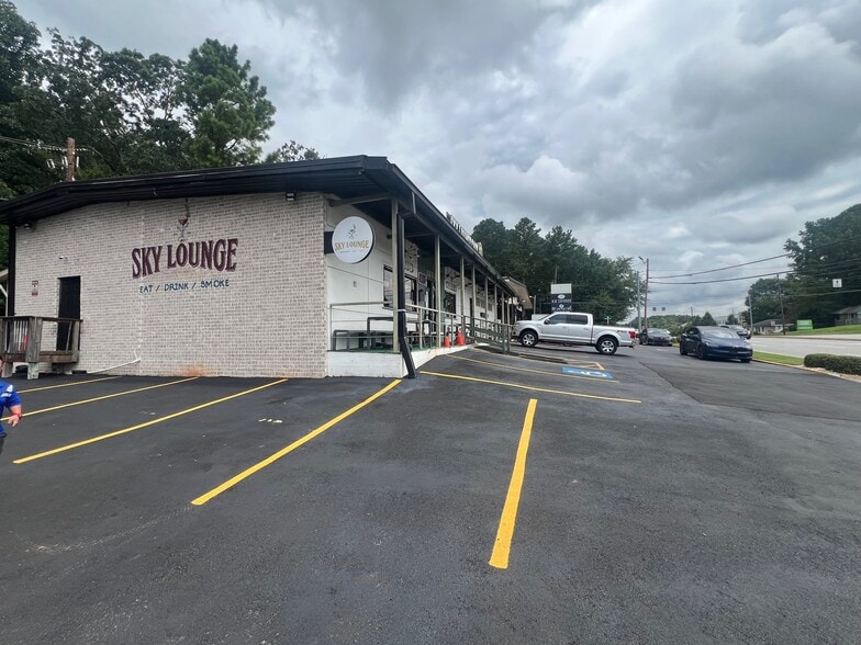 More Photos Of 1850 Lawrenceville Hwy, Decatur Freestanding For Lease