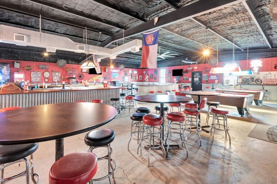 More Photos Of 23404 NW Zac Lentz Pky, Victoria General Retail For Sale