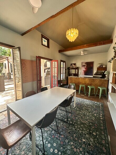 More Photos Of 200 N Main St, Buda Freestanding For Lease