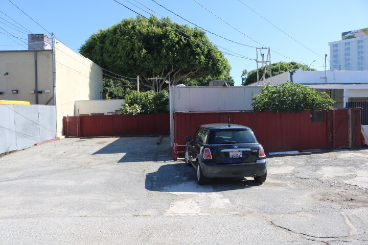 More Photos Of 7121 W Manchester Ave, Los Angeles Medical For Lease