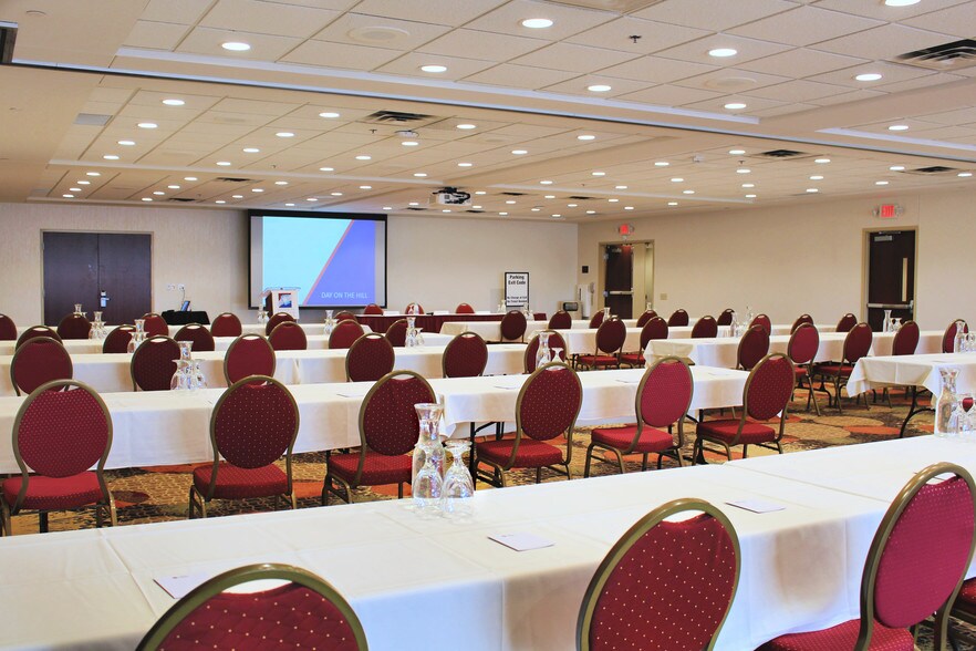 More Photos Of 161 Rondo Ave, Saint Paul Hotel For Lease