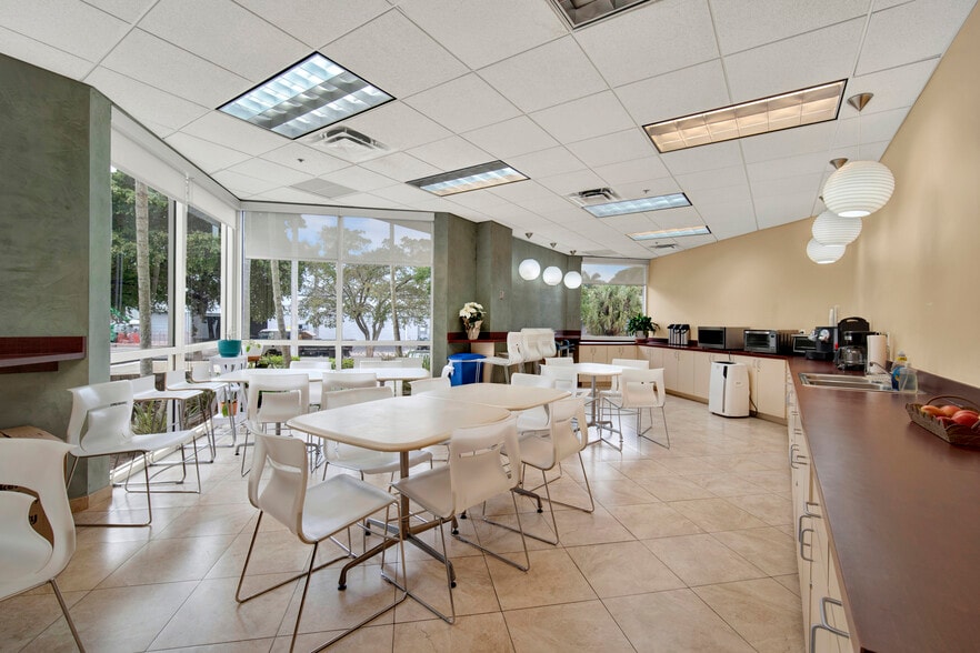 More Photos Of 8850 NW 20th St, Doral Light Manufacturing For Sale