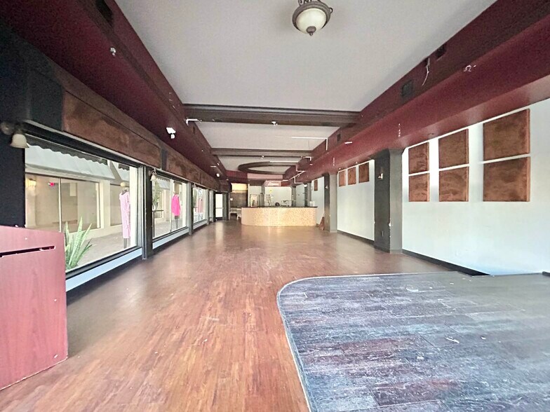 More Photos Of 901-903 E New Haven Ave, Melbourne Storefront Retail Office For Lease