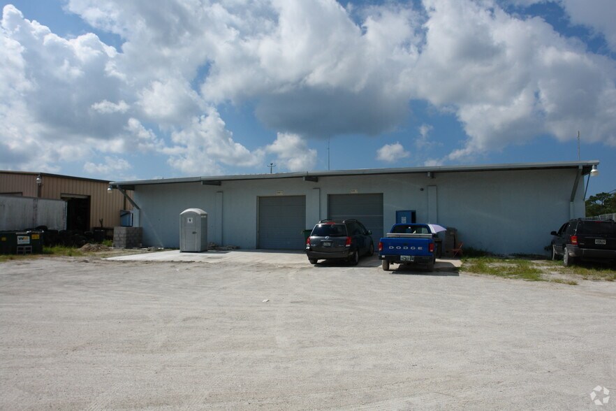 More Photos Of 860 S River Rd, Englewood Warehouse For Lease