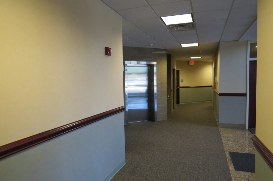 More Photos Of 8840 Calumet Ave, Munster Office For Lease