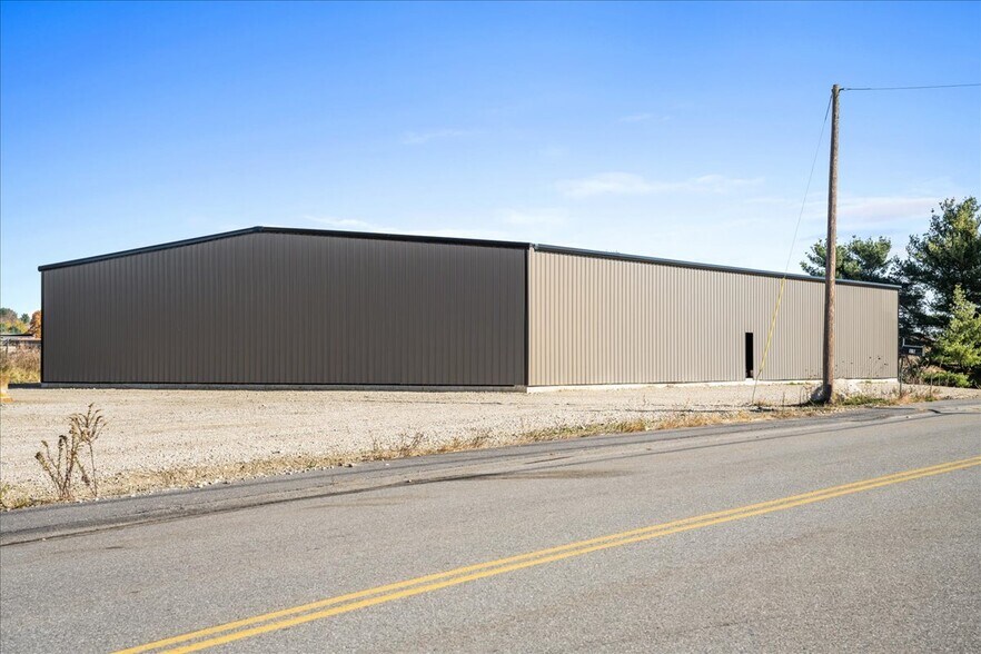 More Photos Of 15 Technology Dr, Auburn Warehouse For Lease