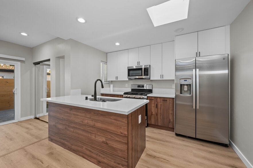 More Photos Of 1566 Reed Ave, San Diego Apartments For Sale