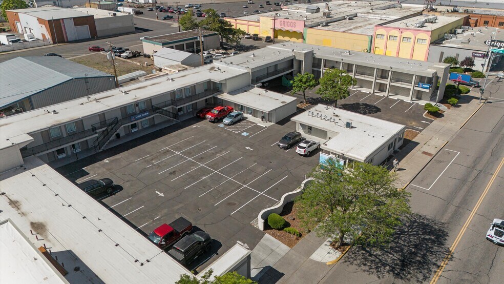 More Photos Of 720 W Lewis St, Pasco Hotel For Sale