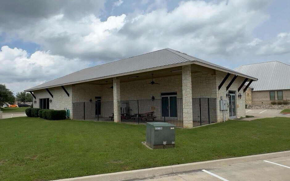 More Photos Of 753 Mid Cities Blvd, North Richland Hills Office For Sale
